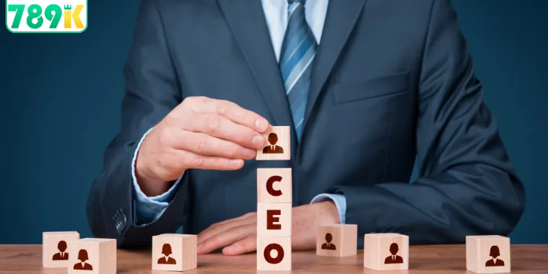 CEO FEW là ai?